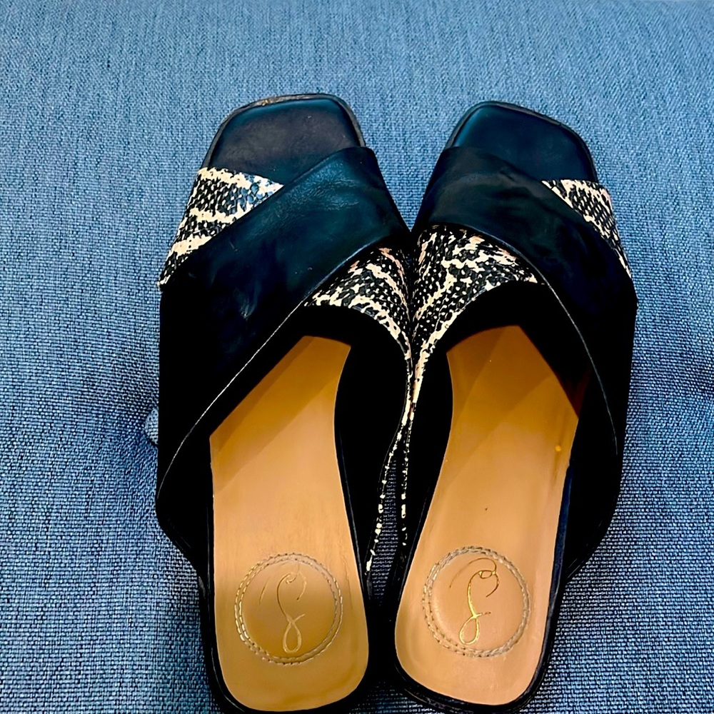 Black and cream and black slides.  Great for upcoming summer season